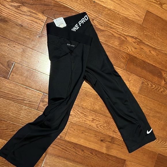 Nike pro cropped black smooth cropped  leggings Sz M - Picture 3 of 13